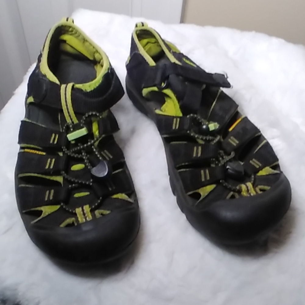 Boy's Keen sandals